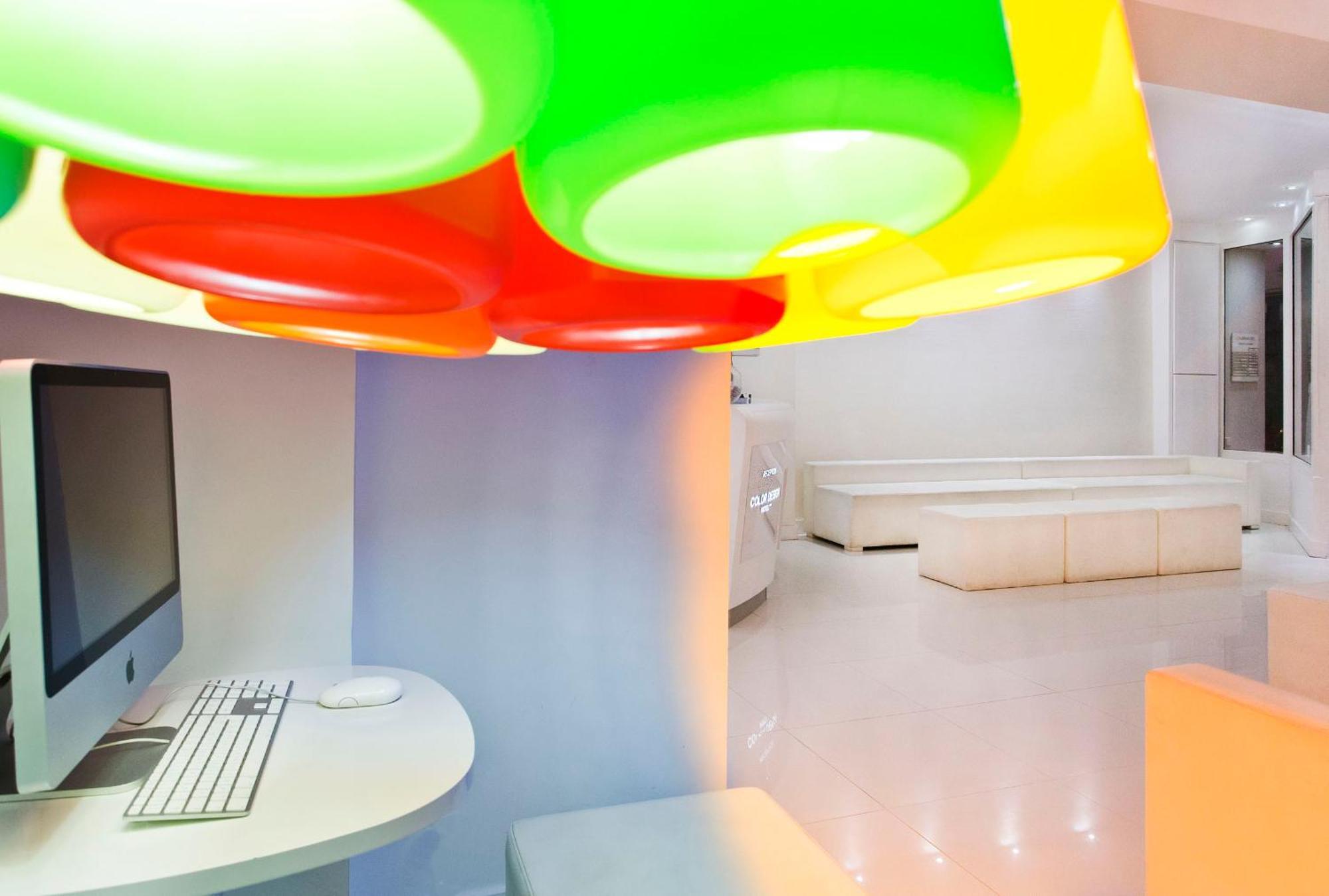 Color Design Hotel Париж Экстерьер фото